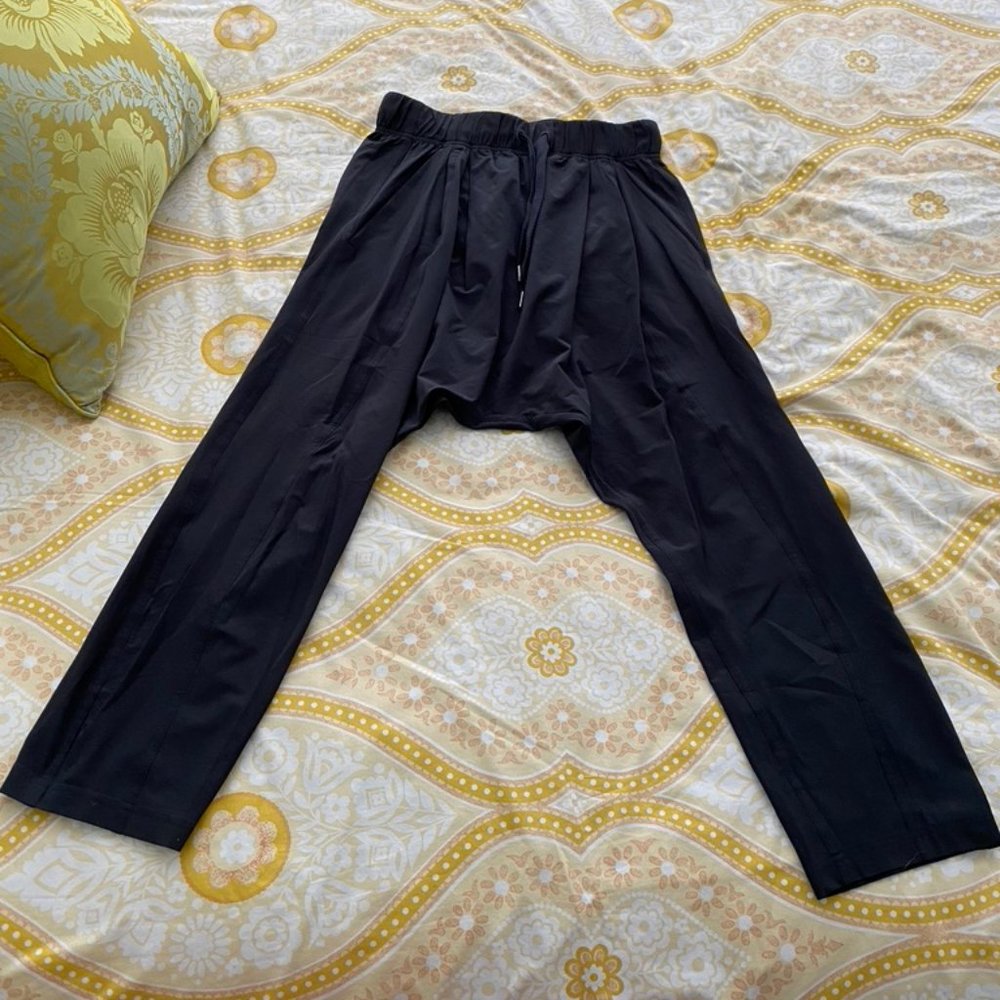 lululemon black swift harem crop
